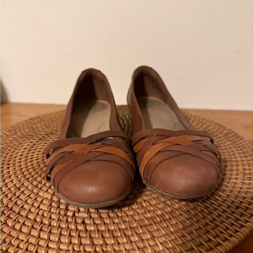 Clarks Women's‎ Brown Leather Woven Flats